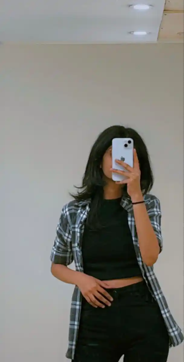 instagram-aesthetic-mirror-selfie