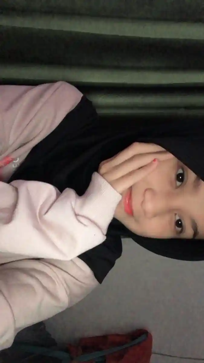 instagram-cute-hijab-girl-dp