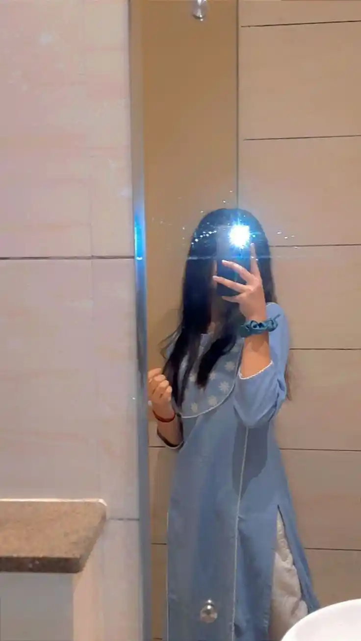 mirror-selfie-dp