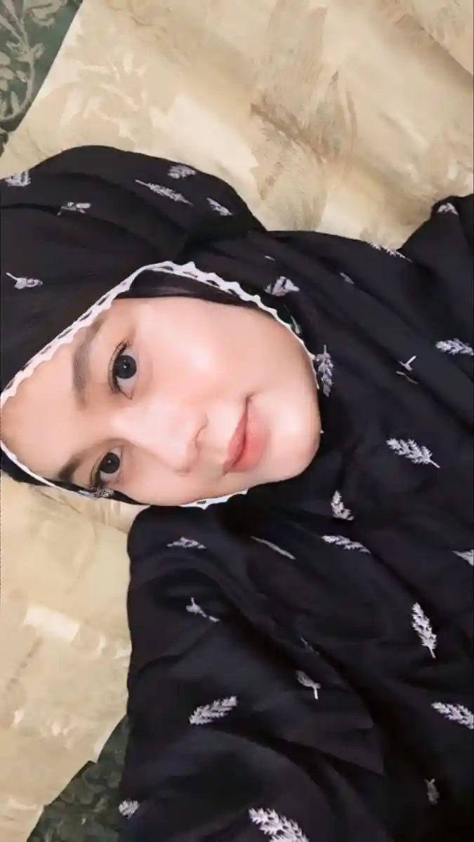 stylish-instagram-hijab-girl-dp