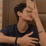 hide-face-pose-for-boys