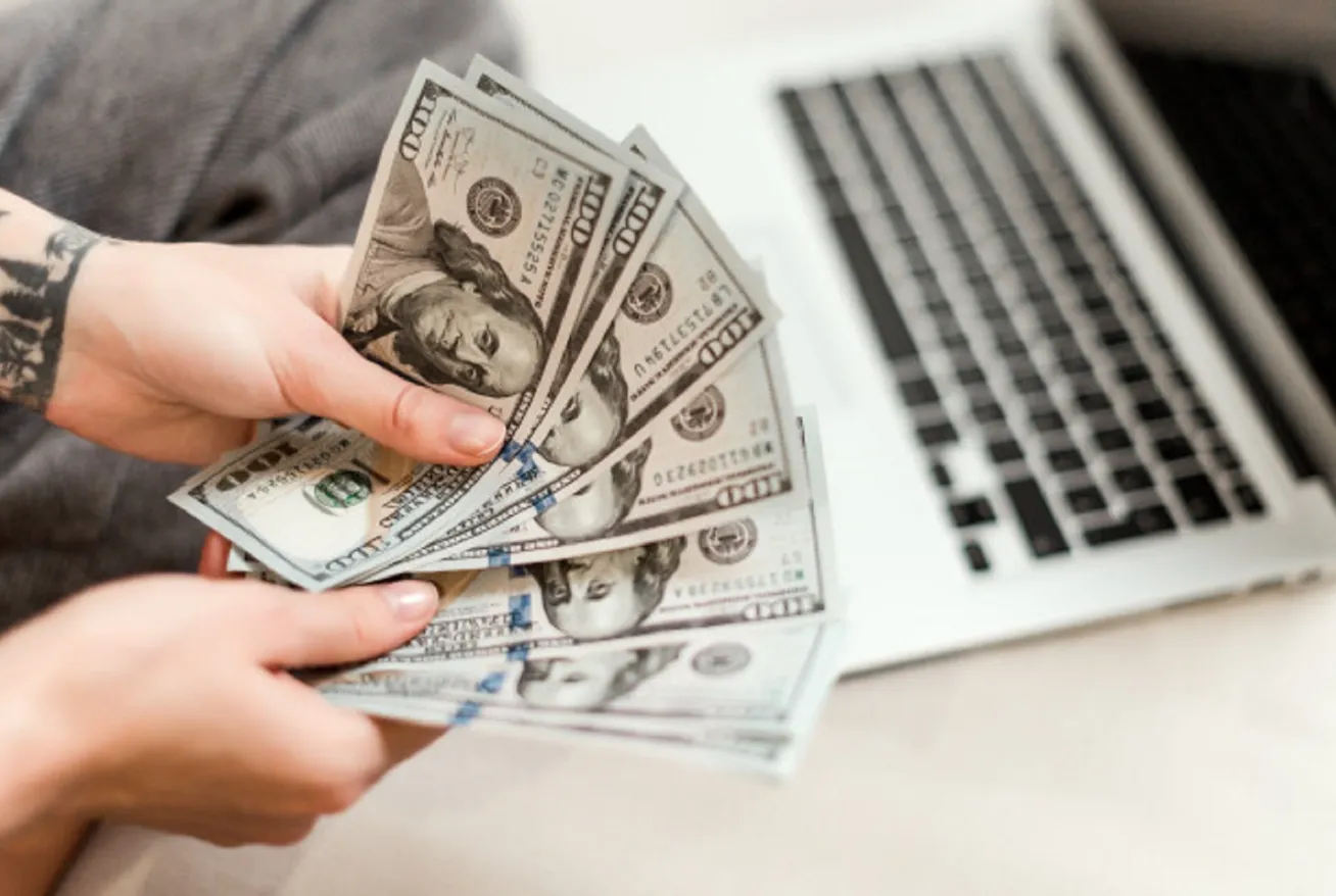 Most people are looking for simple ways of earning money using the Internet